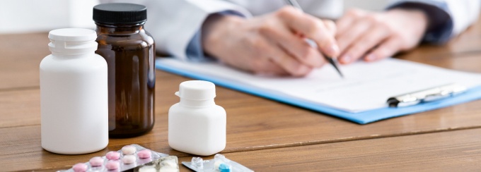 Pharmacist prescribing medicaiton. 